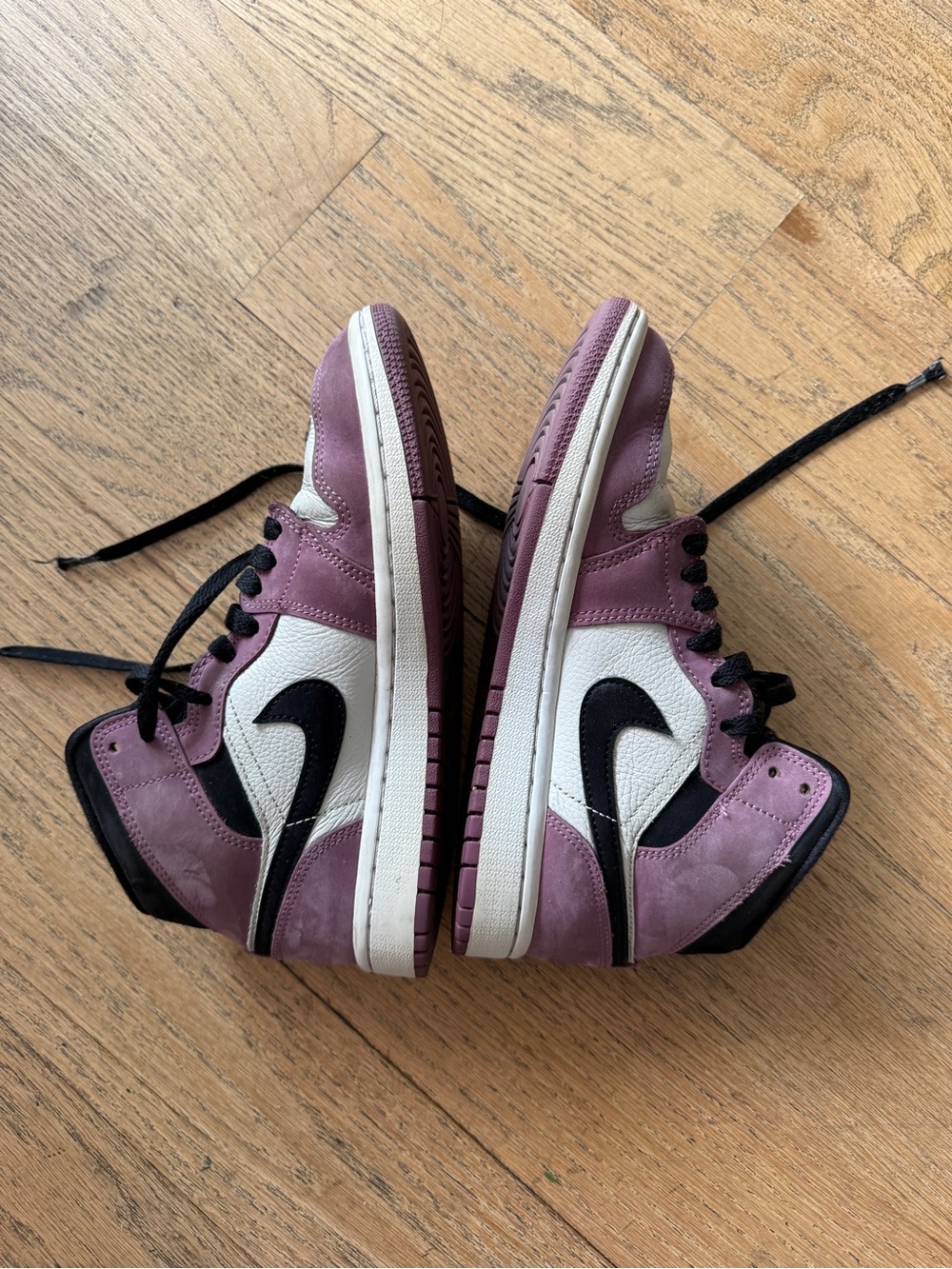 Nike Air Jordan Kids High-Top Sneakers in White, Purple and Black